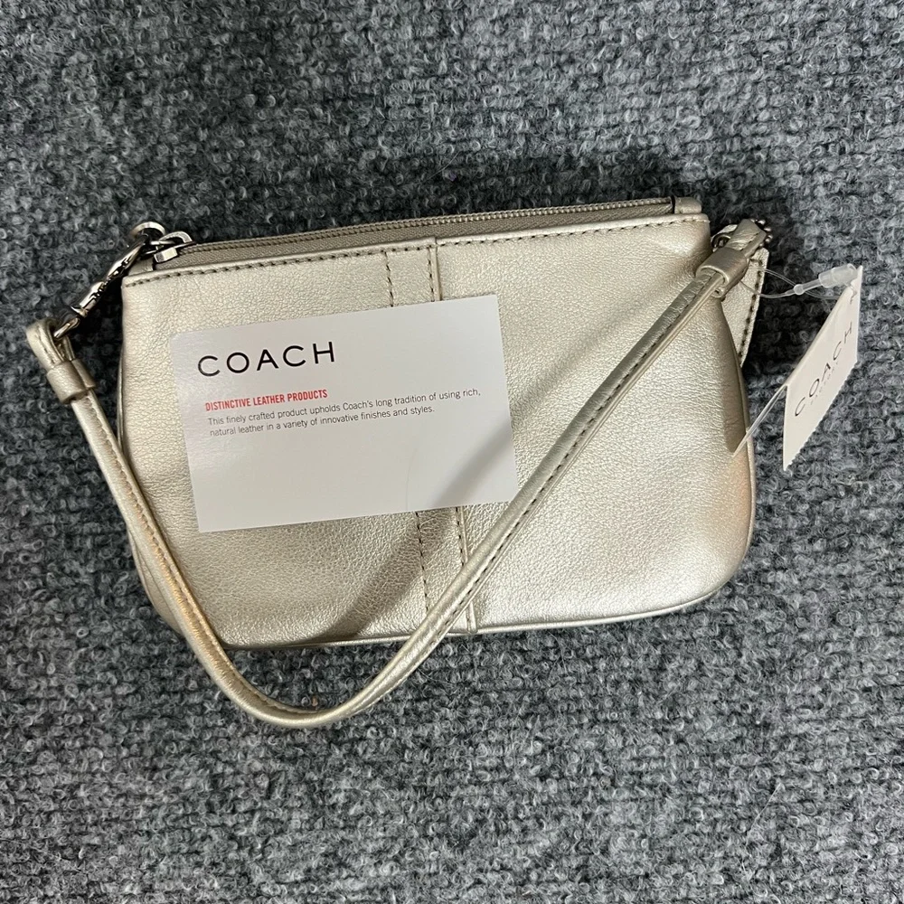 Coach Wallet Women‎ Leather Metallic Silver Wristlet Pouch Clutch NWT